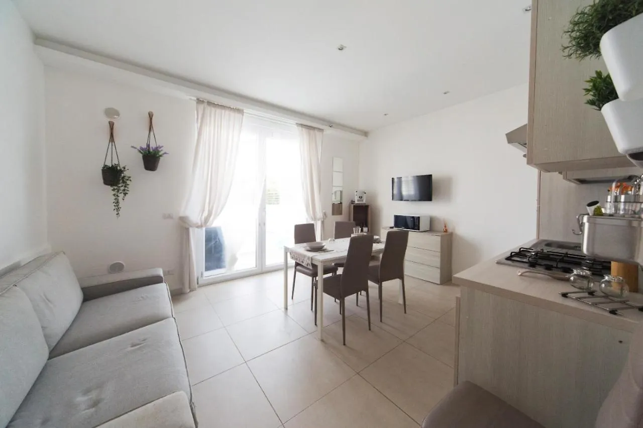 Slow Chic Apartment Ganzirri Messina 0*,  Italia