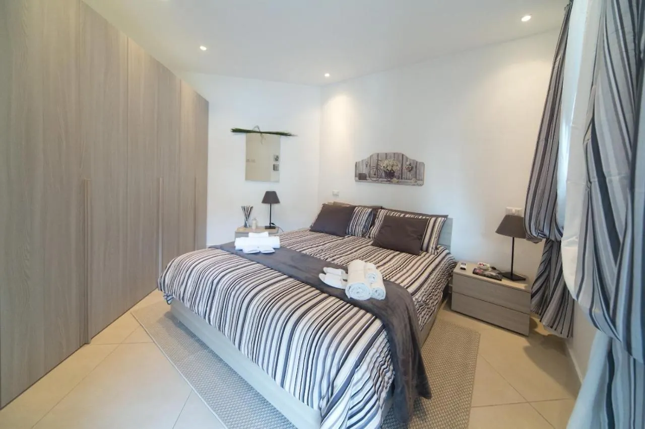 Slow Chic Apartment Ganzirri Messina 0*,